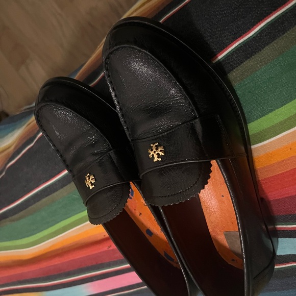 Tory Burch classic Loafer in excellent condition. - Picture 2 of 2